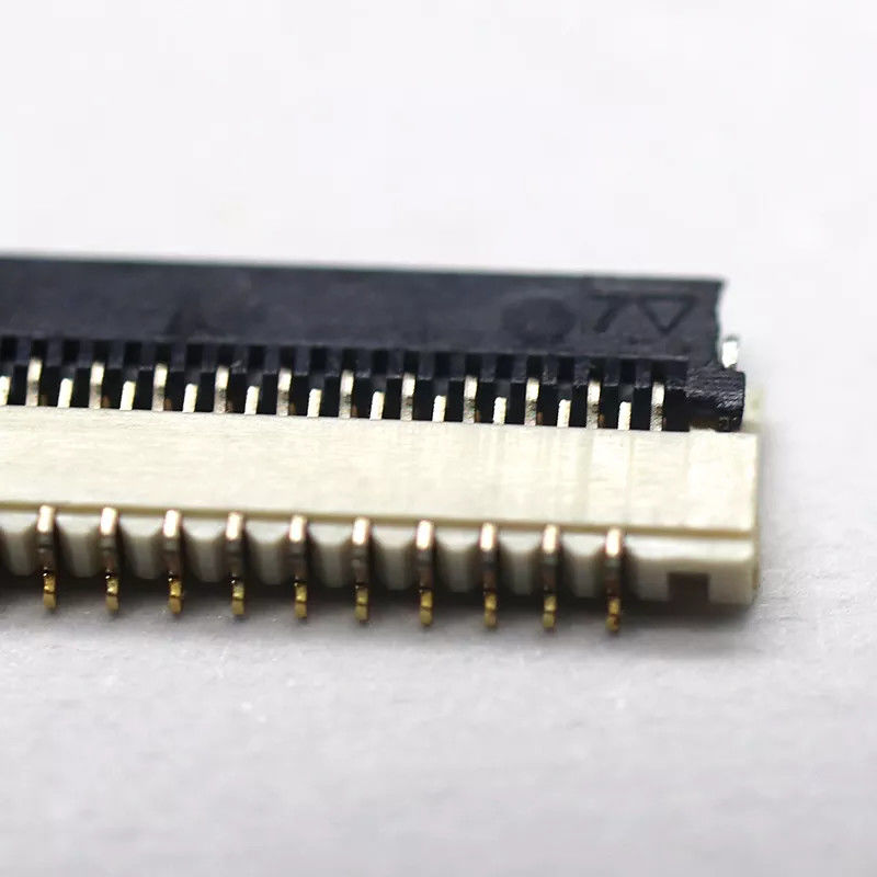 Rozstaw elektroniczny 0,3 mm Wysokość 1,0 mm Złącze PCB 13-71pin dolny styk